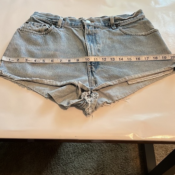 Vintage Levi’s 550 Cutoff Shorts Size 12 MIS - Picture 5 of 16